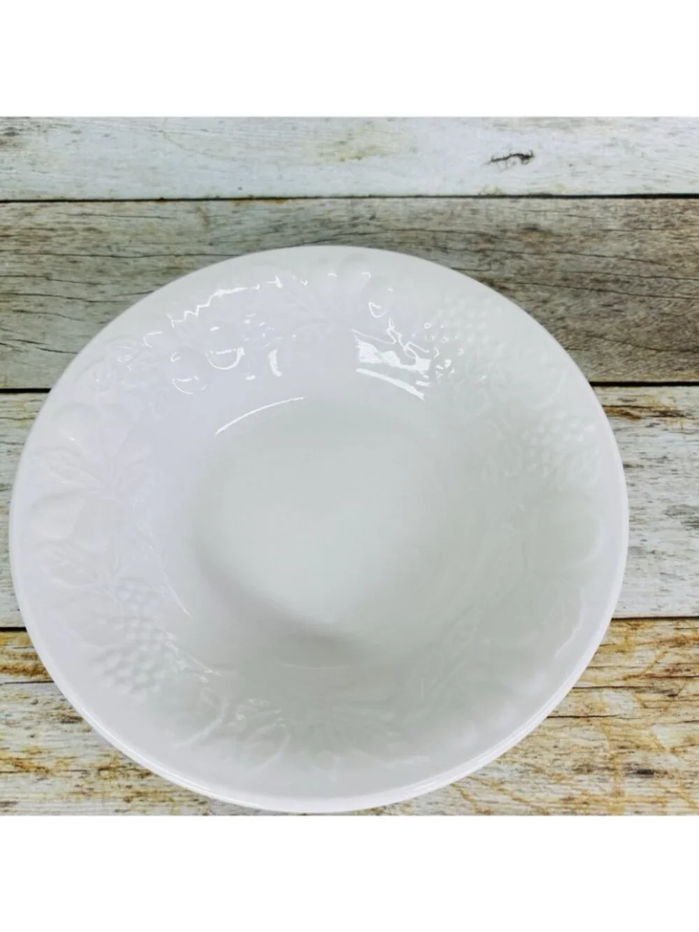 Gibson FRUIT Embossed Fruit Leaves White Shades Rim Coupe Soup Bowls Set of 4